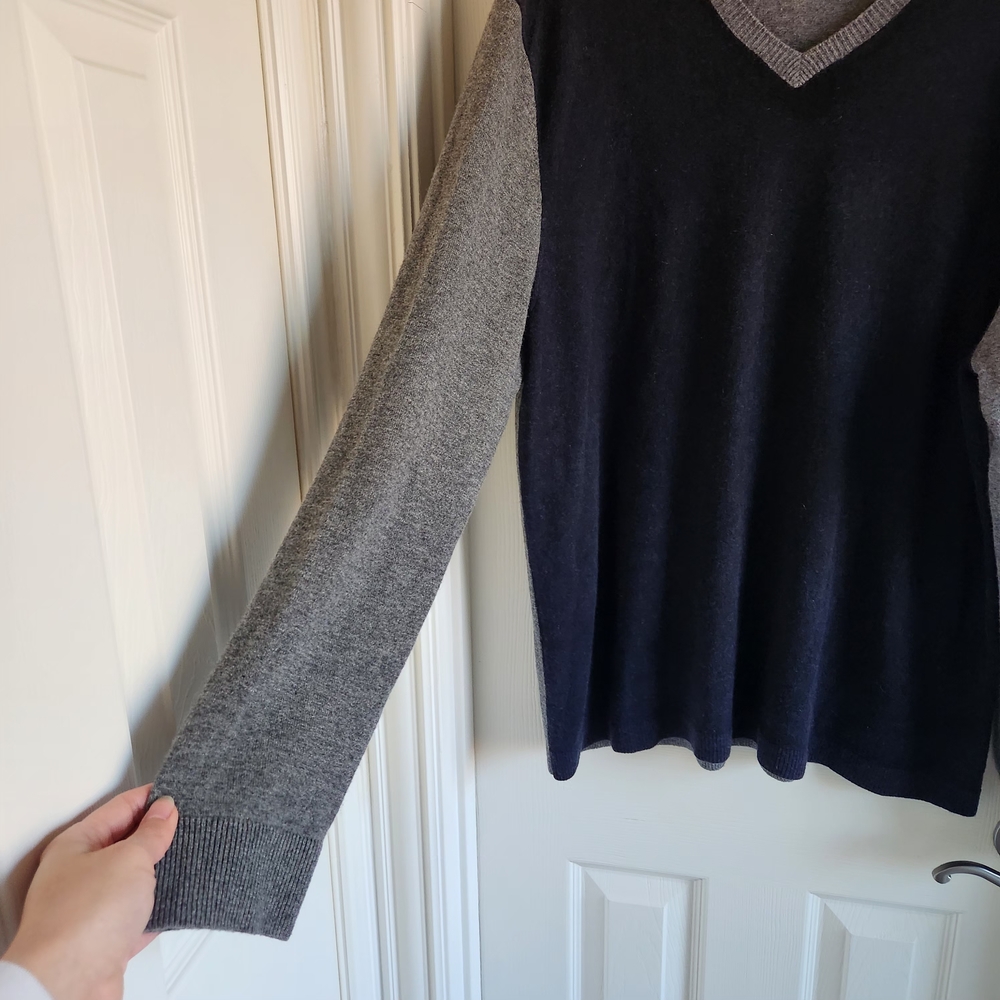 Elie Tahari Navy Blue / Gray 100% cashmere sweater Size XXL - Picture 2 of 6